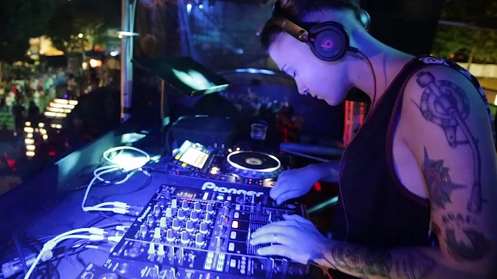 Shana Dee dj