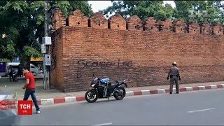 Туристам з Британії та Канади загрожує в'язниця за графіті на історичній стіні Туристам з Британії та Канади загрожує в'язниця за графіті на історичній стіні