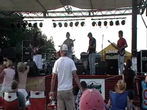 Kirk Riggs performs Amos Moses at Kooterfest with ...