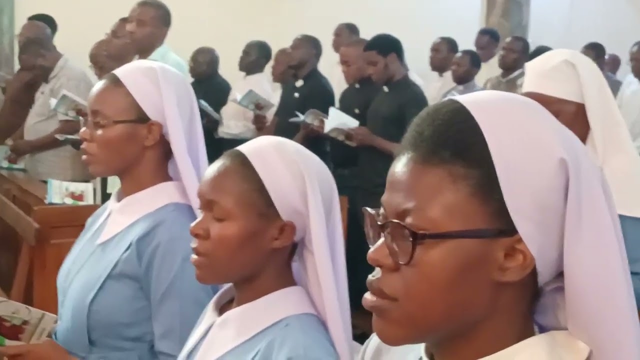 MAASKOFU WATAWA & MAFRATELI KIPALAPALA WAKIIMBA  