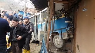 Freni Patlayan İşçi Servisi Evin Duvarına Çarptı: 16 Yaralı