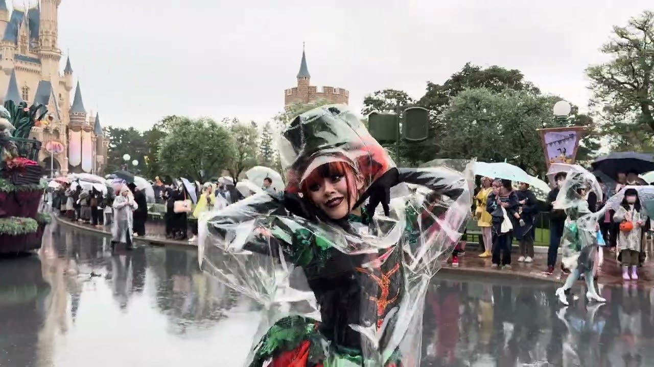 スプーキー“Boo!”パレード　雨バージョン　2023/10/9