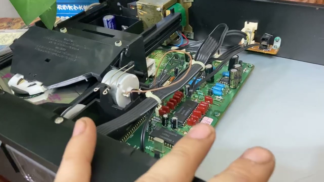 Giá 4tr5 Đầu CD Rotel 855 dòng Vip chất của hãng dùng Chip TDA1541A và 6tụ Blackgate lh 0972726614