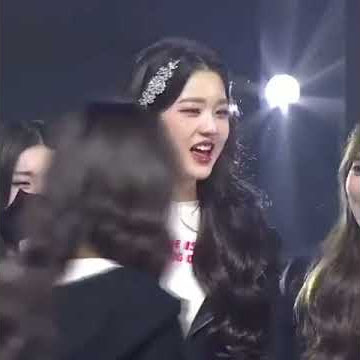 Wonyoung telling her members *not to cry* Iz*ones Last Concert 😭
