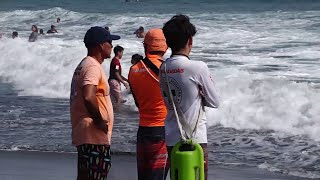 Trabajo de guardavidas en playa El Majahual