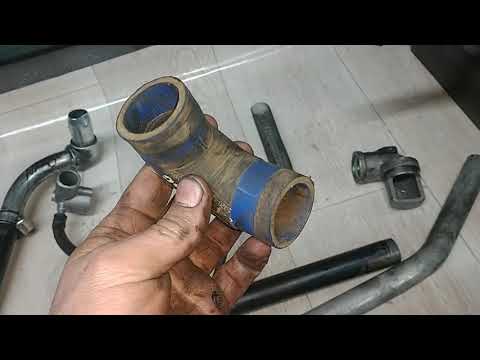 Выкидывает масло из