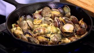 Fresh Clams Basil and Bacon Appetizer