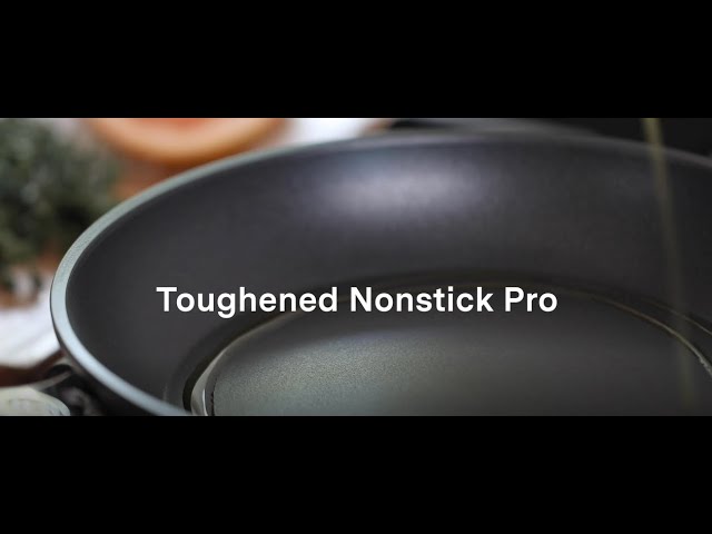 Le Creuset Toughened Nonstick Pro Griddle with Spatula