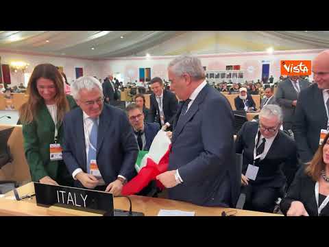 Video Tajani in India alla proclamazione cucina italiana patrimonio Unesco festeggia con il tricolore