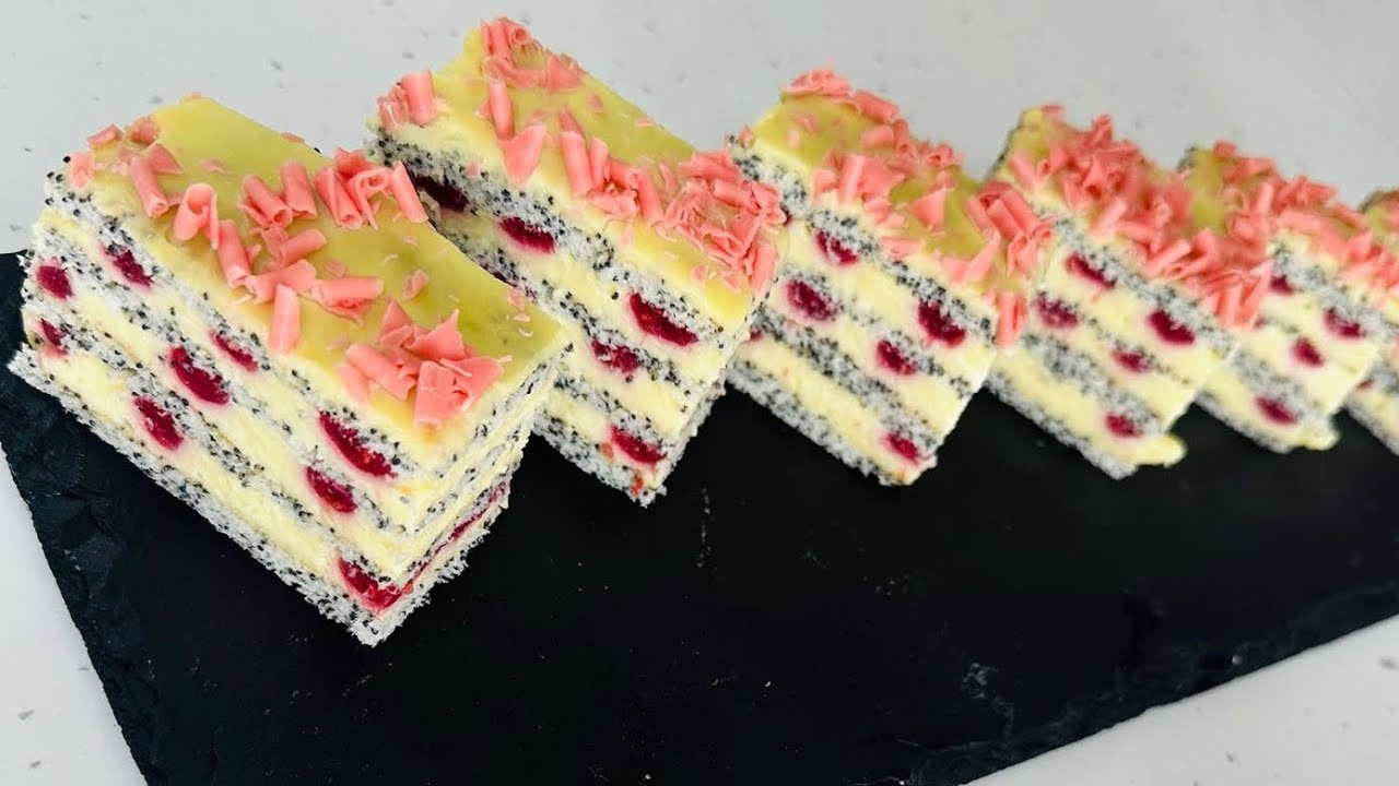 Prăjitura cu mac și zmeură – echilibrul perfect între aromă și finețe 😍😍