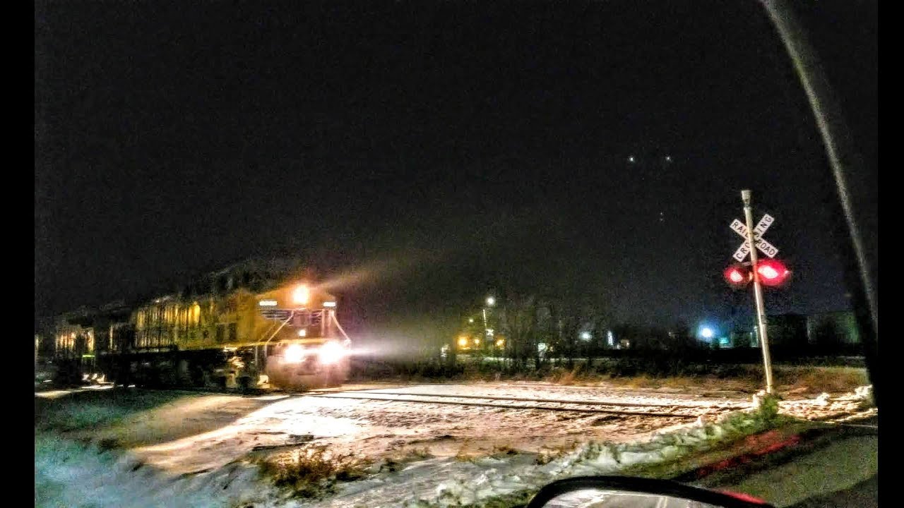 Union Pacific Freight Train Passes Thru Leeds In Sioux City YouTube