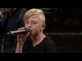 Tobias K. Brix optræder med sit idol Ankerstjerne | Aftenshowet | DR1