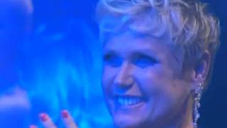 A cantora Sandy também cantou um hit de Xuxa Lua de Cristal