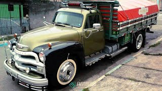 Les Très Vieux Camions Dont Lannée De Fabrication Est Inconnue Ont Déjà Eu Un Propriétaire.