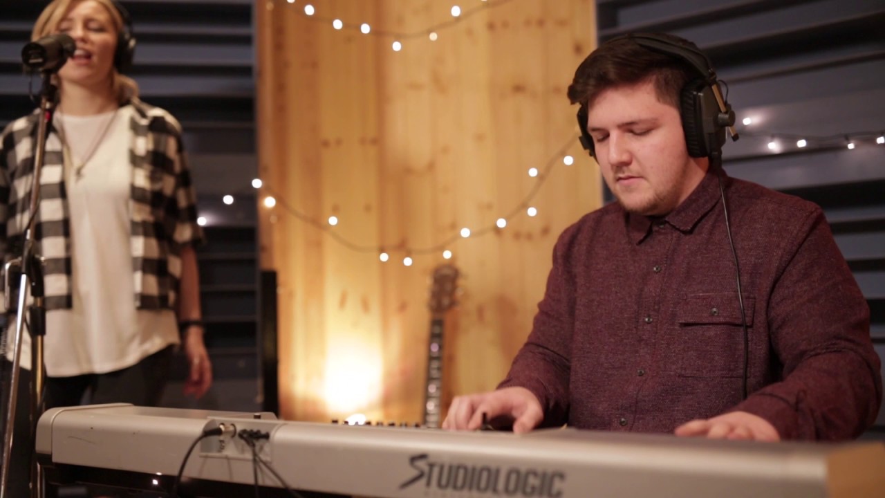 Rolling Keys Cover "I Will Survive" by Gloria Gaynor - Jonny Ross Music