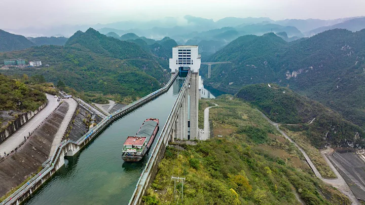 Ships navigate waters in Guizhou via lift system - DayDayNews