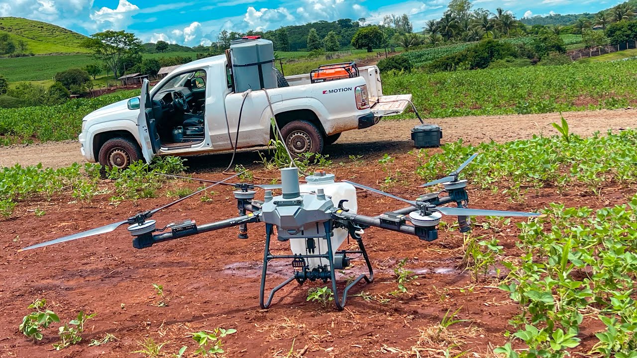 PULVERIZANDO SOJA COM DRONE
