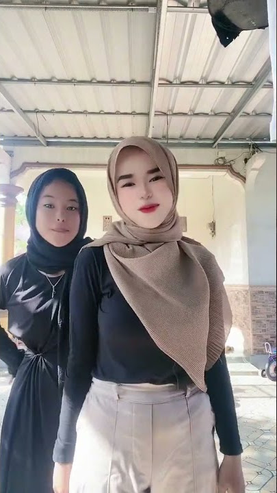 fokus ke jilbab coklat