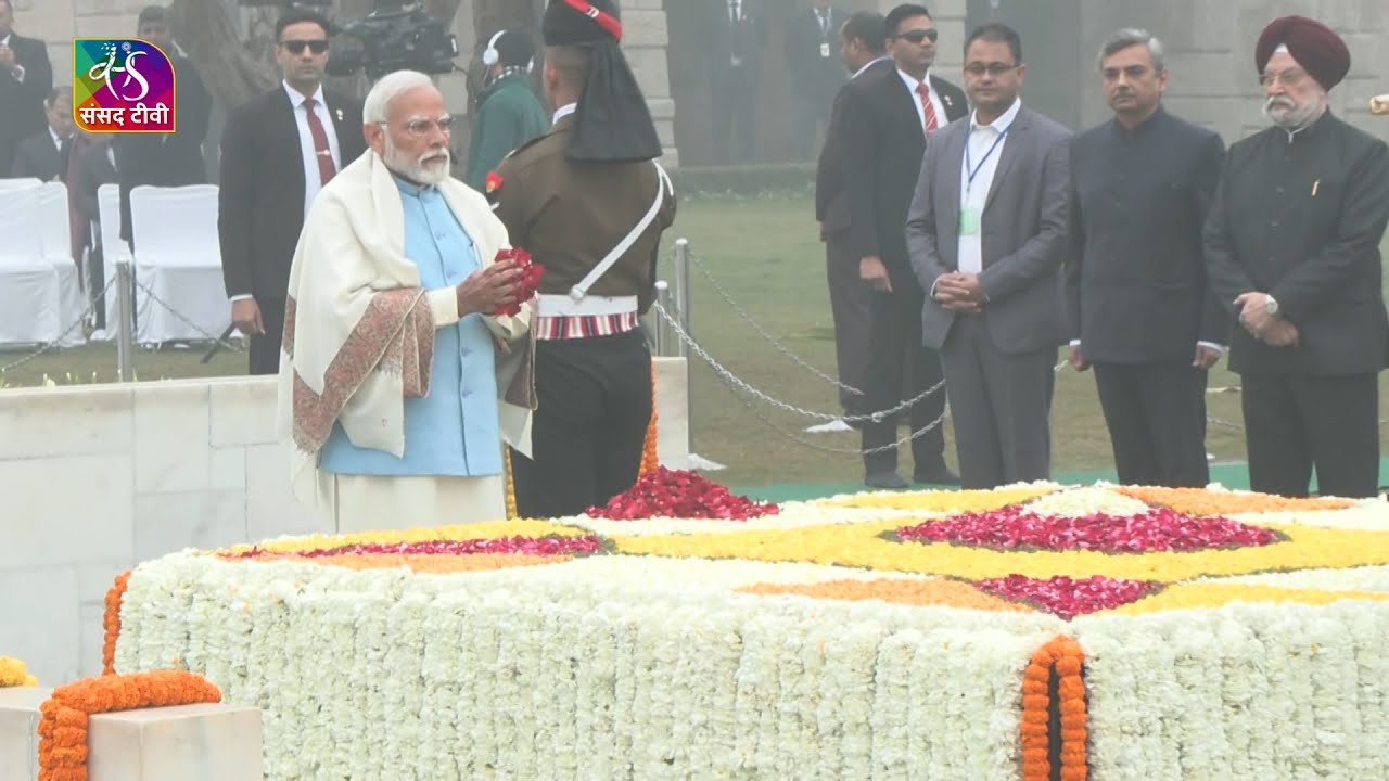 PM Modi pays floral tributes to Mahatma Gandhi at Rajghat on his death ...