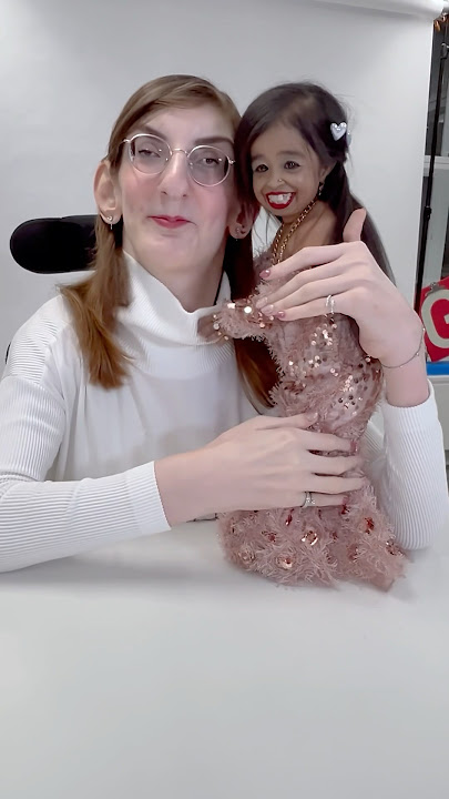 Tallest and shortest woman meet for the first time 🥰