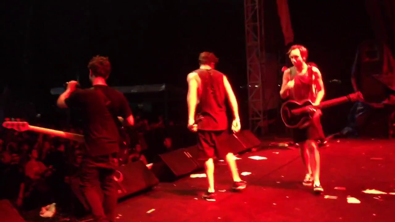 In Hearts Wake - BREAKAWAY live at Jakcloth Year End Sale 2016