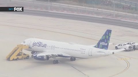 Man allegedly makes bomb threat after missing flight, forcing jetBlue plane to park at LAX