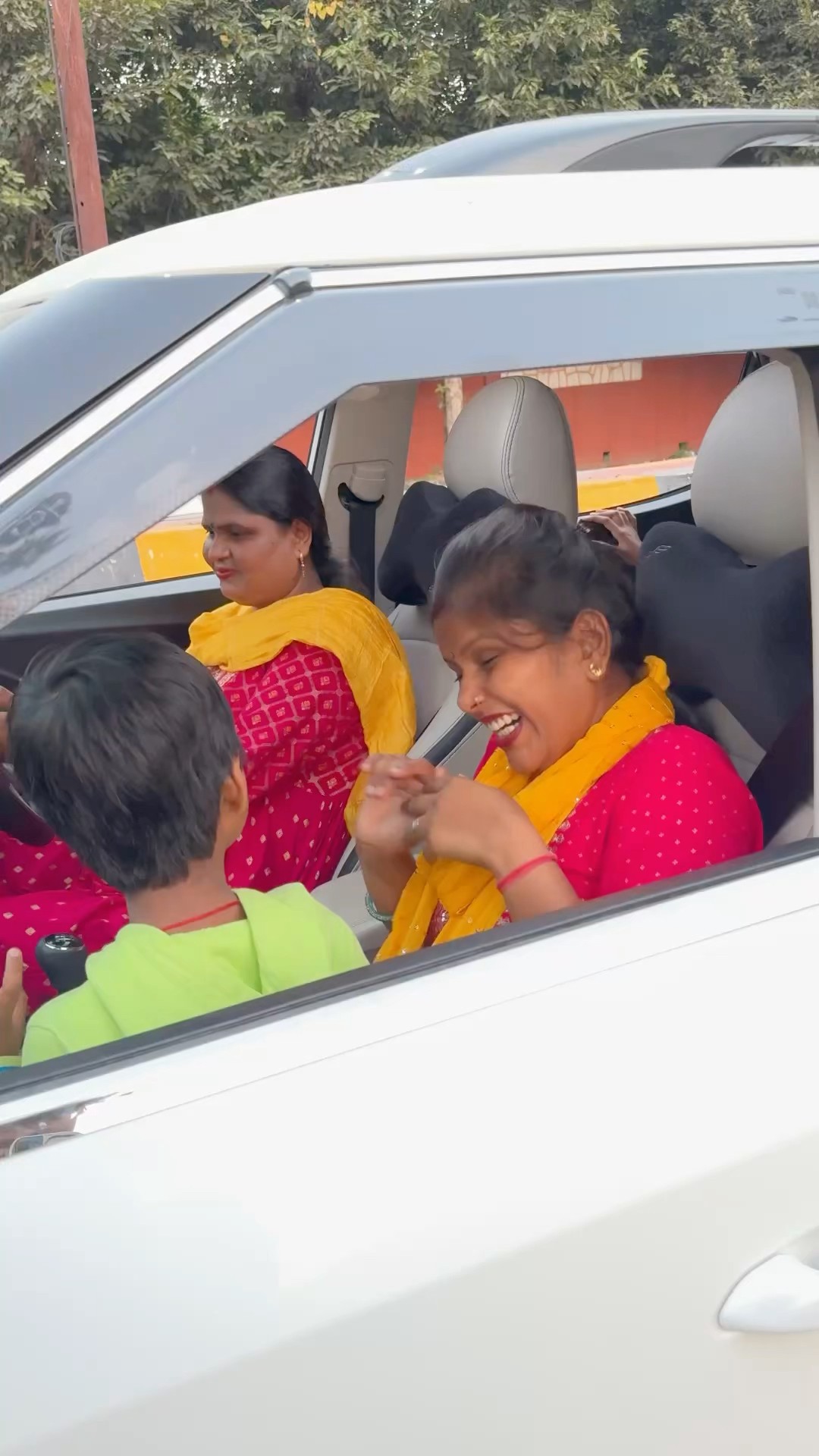 Ye Awaaz kaha se aa rahi hai ?? #shorts #funny #comedy #ytshorts #funnyvideo #comedyshorts
