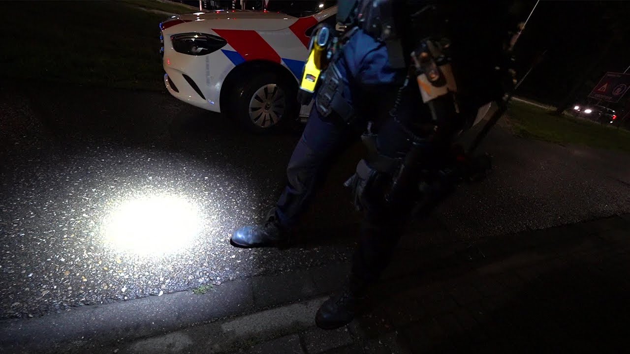 POLITIE KWAM AAN DE DEUR... - YouTube