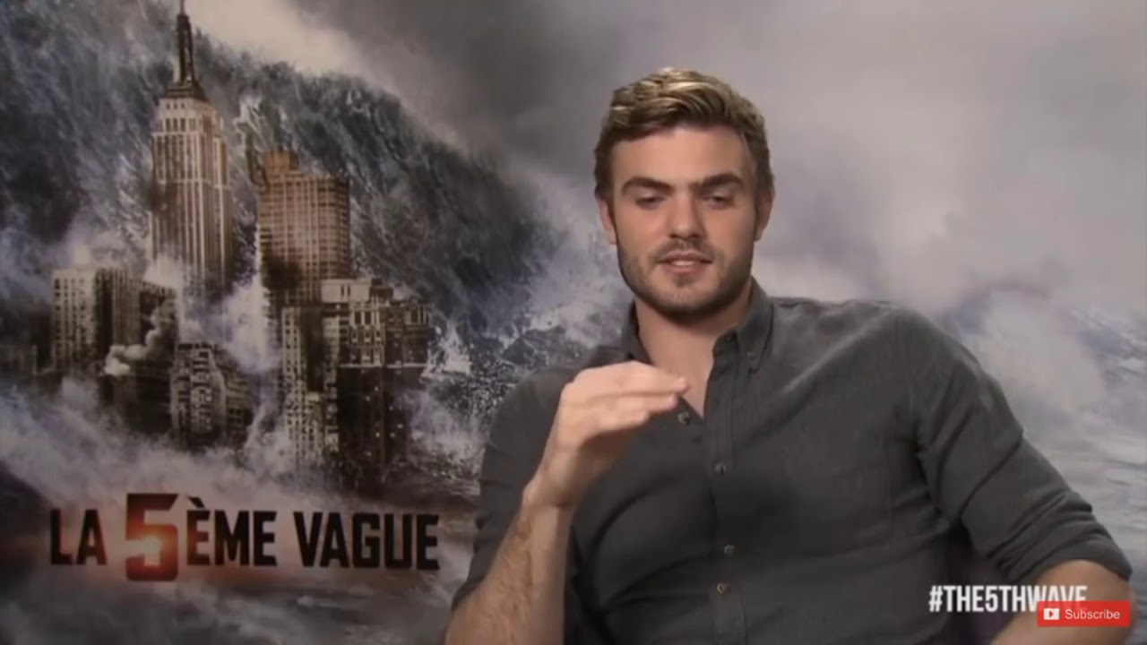 alex roe tour