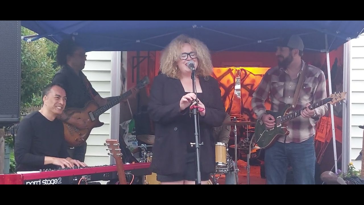 Samantha Farrell at Chez Frank's