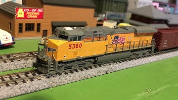 Can you fit an XL Systems 1806 sound decoder in a ES4400AC?