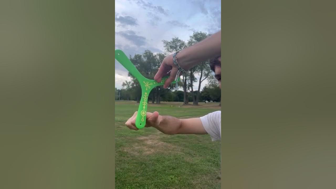 How to throw a Plastic Beginner Boomerang 🪃 📚learn tutorial 