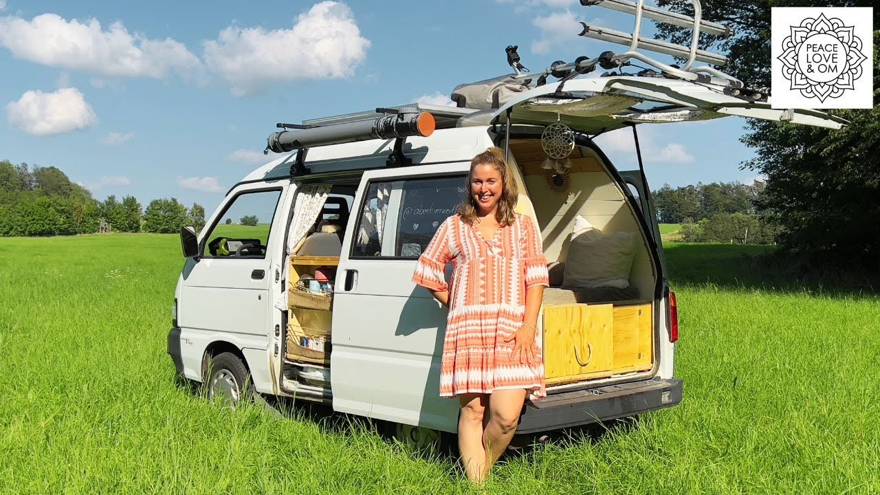 Минимализация с 500 м² до 2 м² – жизнь в мини-кемпере Piaggio Porter