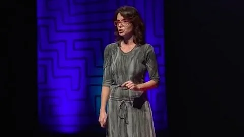 A insustentvel leveza do ter | Daniela Reis | TEDx...