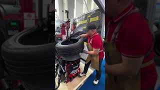 DALI Tire Changer T-418 Working on 255/55 ZR20 Tire