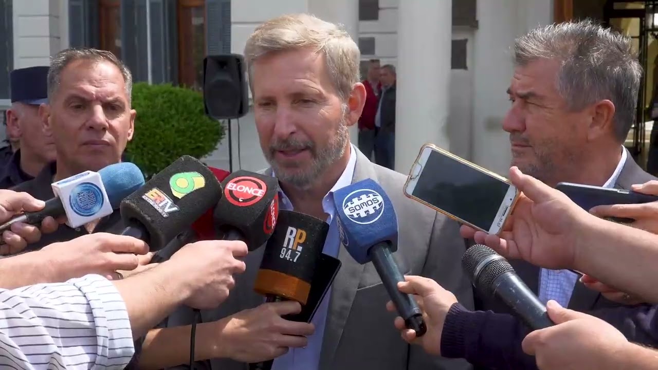 Frigerio distribuyó 1300 chalecos antibalas a la Policía