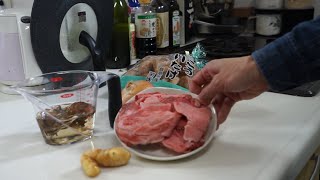 玉ねぎで煮込む牛すじ煮込み