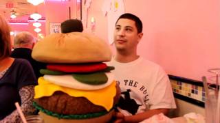 Finishing the 1 pound burger challenge at cheeburger cheeburger