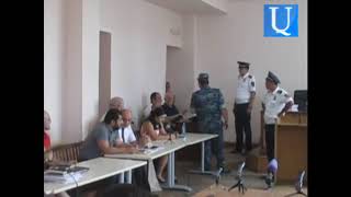 Շիրխանյանին թույլ չեն տալիս խոսել Շիրխանյանին թույլ չեն տալիս խոսել