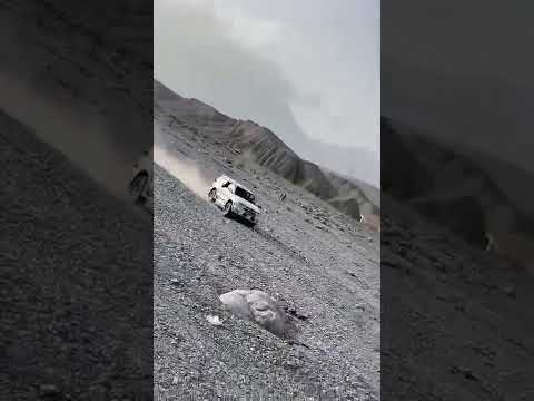 Toyota Hilux Surf Off road ✌🖤🥶 #TRENDING #SHORTS #CARS #HILUXSURF #TOYOTA