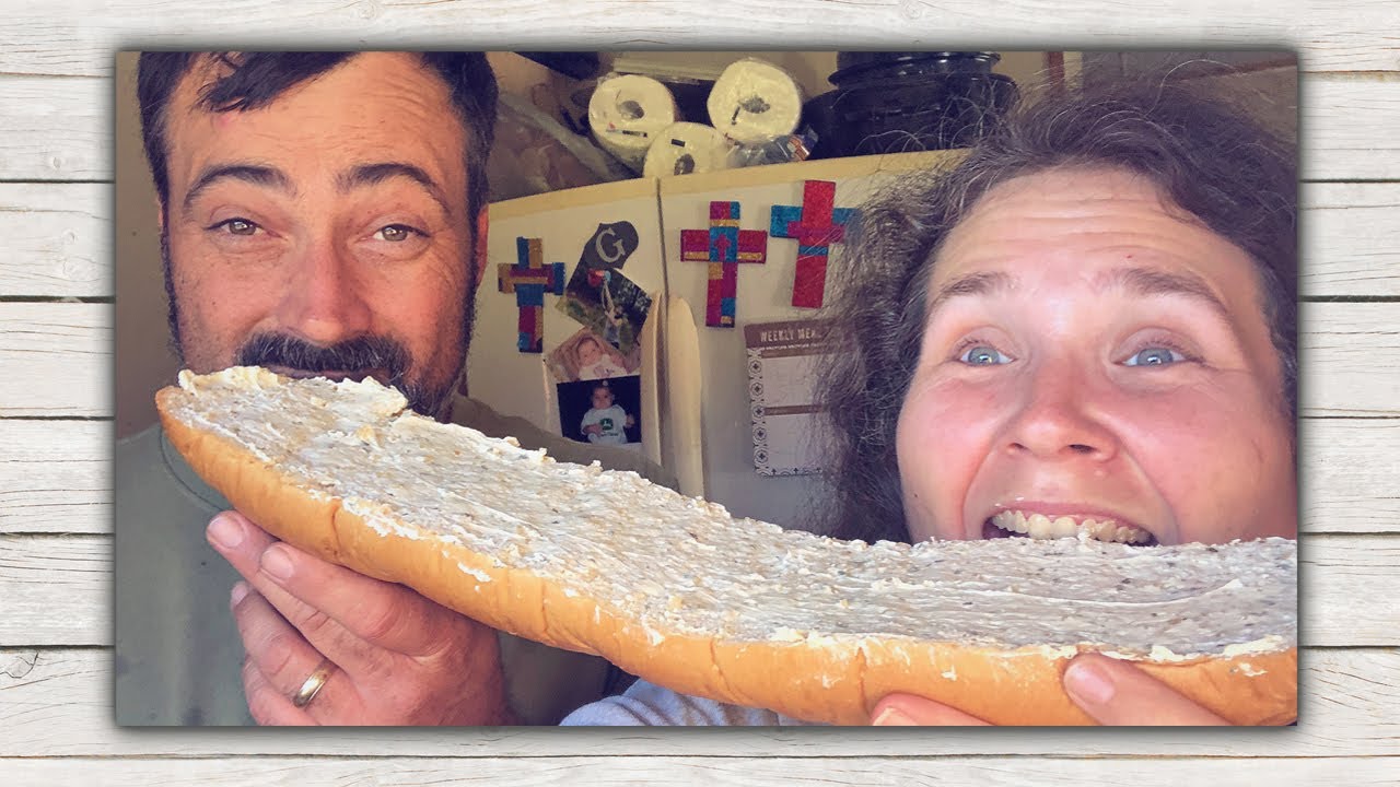 How to Make The BEST Easy HOMEMADE Garlic Butter Bread Recipe - YouTube