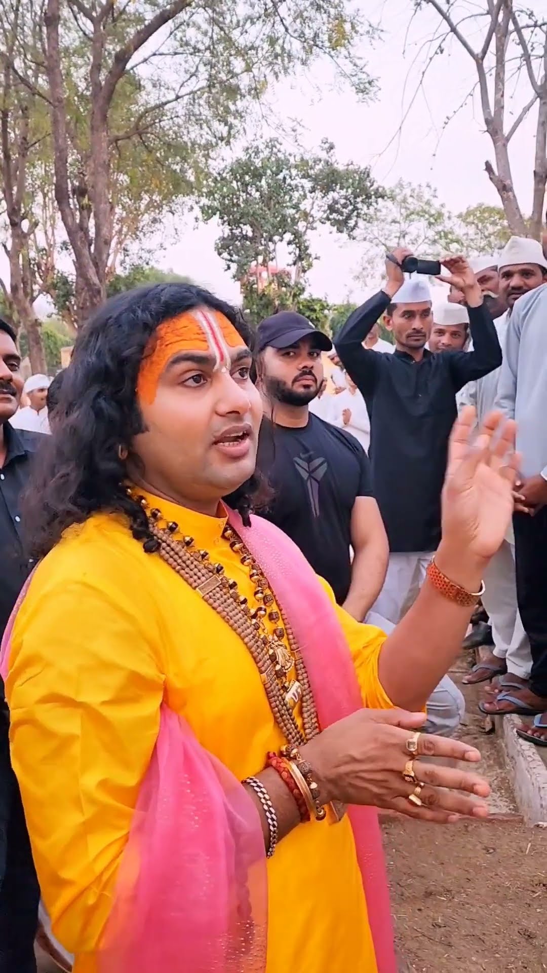 देखिए जेल में बंद कैदियों से बात करते हुए कैसे भावुक हो गए गुरुजी ?