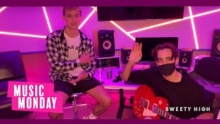 Zach Hood Performs 'Isabelle'