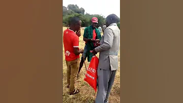 UGAWAJI WA VITABU VYA WOKOVU MPOKEE YESU UUINGIE UFALME WA MBINGUNI KWENYE MNADA WA NG OMBE TABORA 