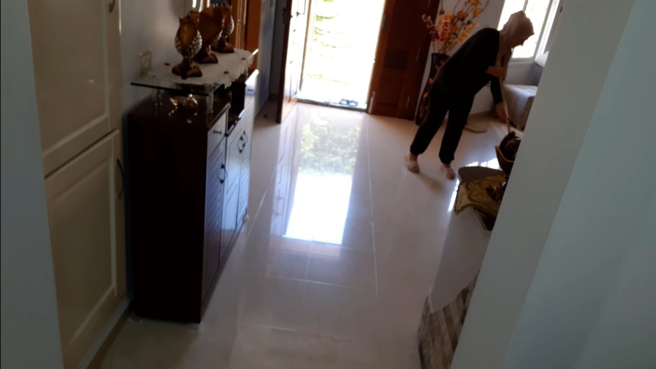 روتين لمرأة تونسية/ما أحلاها كيف تدخل المسرح الصيفي و يكون خفيف،مش كيف ما صار في كارثة ستار أكاديمي