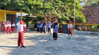 Amanat pembina upacara oleh Ibu Kasmini, S.Pd.SD. tentang Bullying.