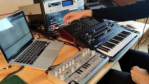 Creating hardware breakbeat music with: Begringer K2,TD-3, Korg Minilogue XD, AKAI S3000XL