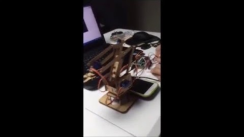 Teste braço robô utilizando arduino, servomotor e joysticks