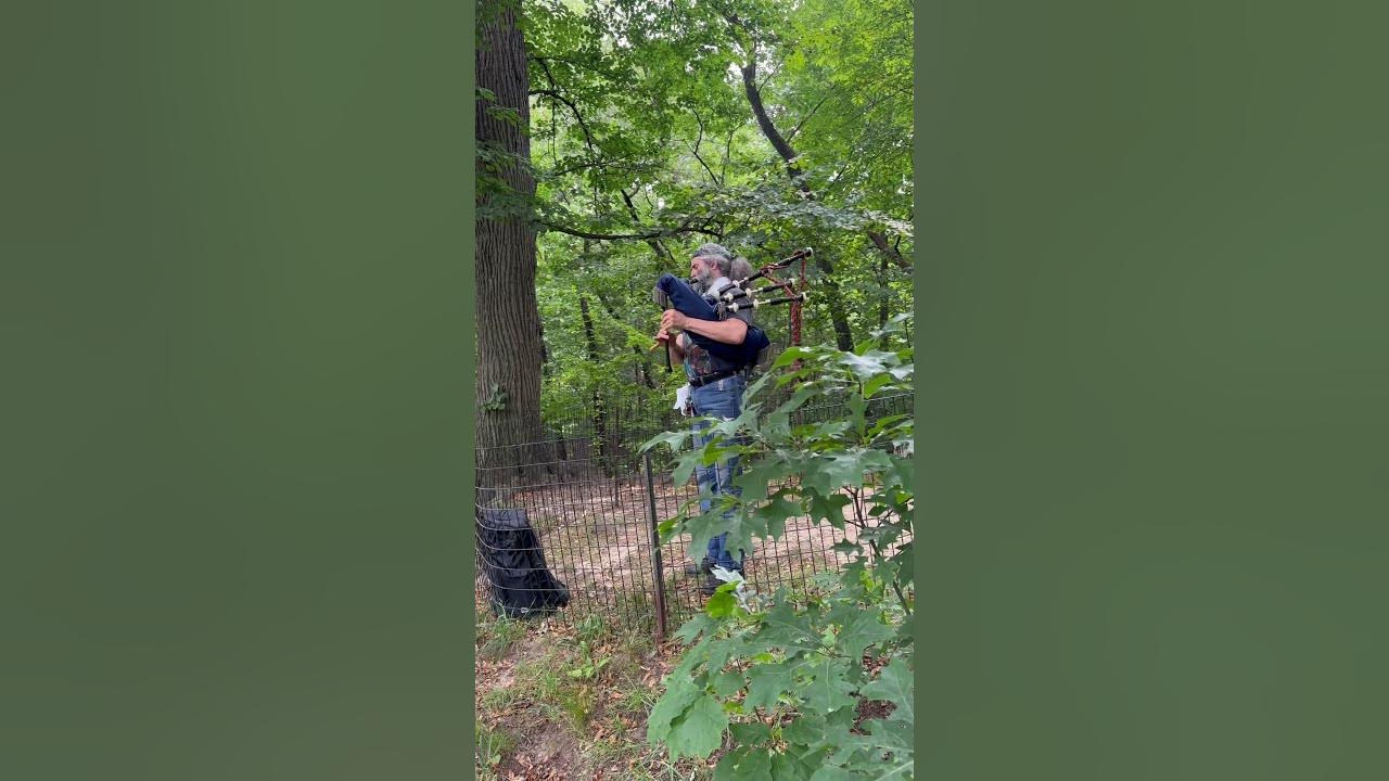 He played bagpipes in deep woods for himself 40 minutes non stop😯 #nyc #newyork #centralpark