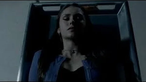 Qual é a temporada que Elena vira vampira?
